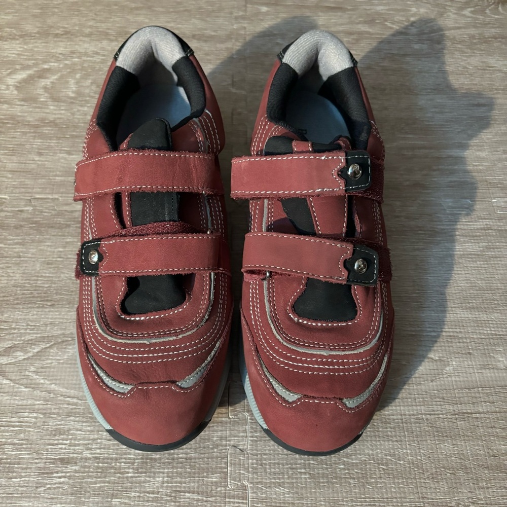 PW Minor Pivot Strap Women’s Size 7.5 M Comfort Shoes Burgundy NEW